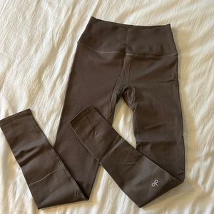 Brown ribbed Alo Yoga leggings